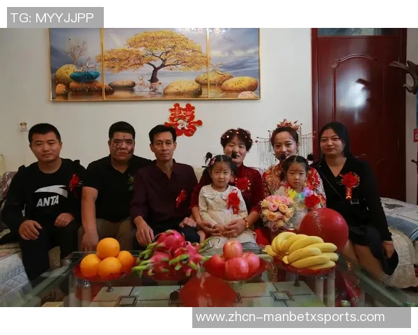 幸福满满的一家人库嫂分享全家福照甜蜜瞬间温馨满溢