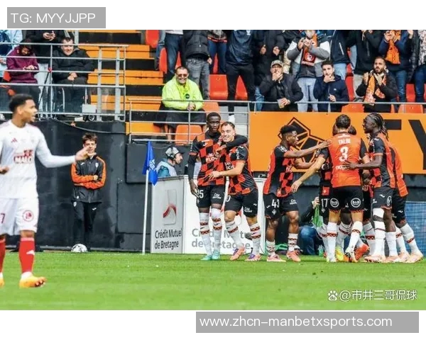 阿什拉夫上半场双响助巴黎领先两球展现边后卫实力