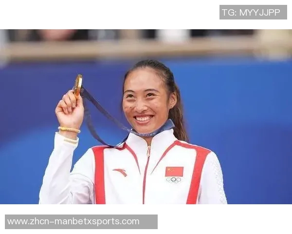 王大雷分享女儿网球训练经历:坚持不懈展现出韧劲与潜力 王大雷分享女儿网球训练经历:坚持不懈展现出韧劲与潜力