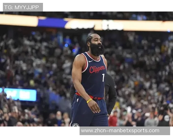 哈登首节表现抢眼送出8助攻3分3篮板助力球队攻防转换