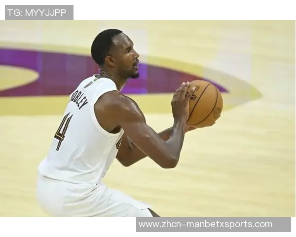 莫布里表现出色12投7中收获17分10篮板5助攻2盖帽助球队稳定胜利 莫布里表现出色12投7中收获17分10篮板5助攻2盖帽助球队稳定胜利